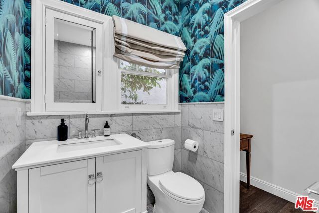 911 S Victoria Avenue, Los Angeles, CA 90019