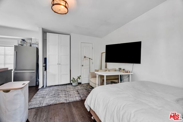 911 S Victoria Avenue, Los Angeles, CA 90019