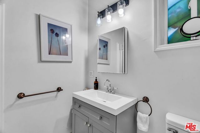 911 S Victoria Avenue, Los Angeles, CA 90019