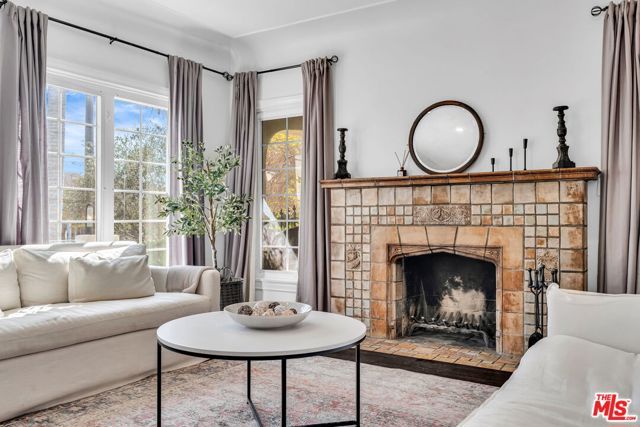 911 S Victoria Avenue, Los Angeles, CA 90019