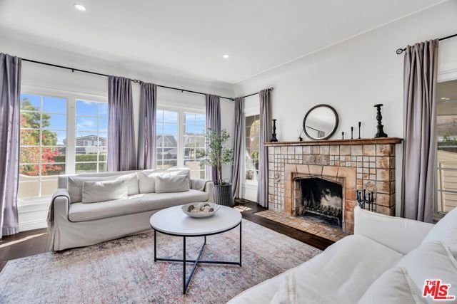 911 S Victoria Avenue, Los Angeles, CA 90019