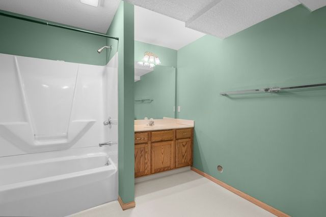 3964 Partridge Circle, Bettendorf, IA 52722