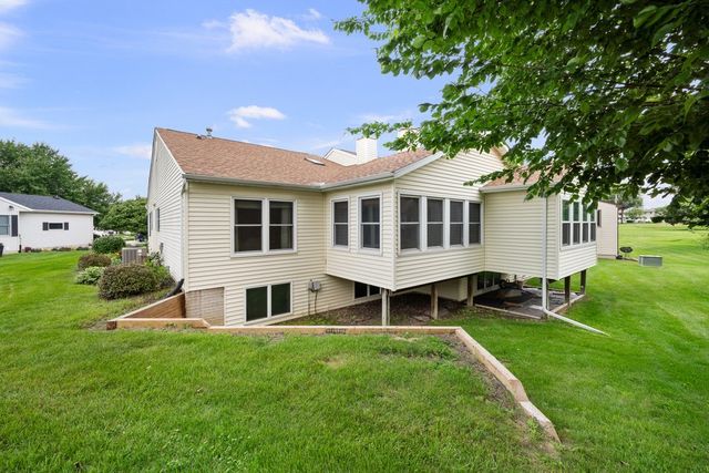 3964 Partridge Circle, Bettendorf, IA 52722