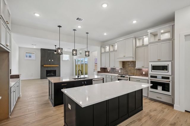 12051 Lake View Boulevard, Mont Belvieu, TX 77523
