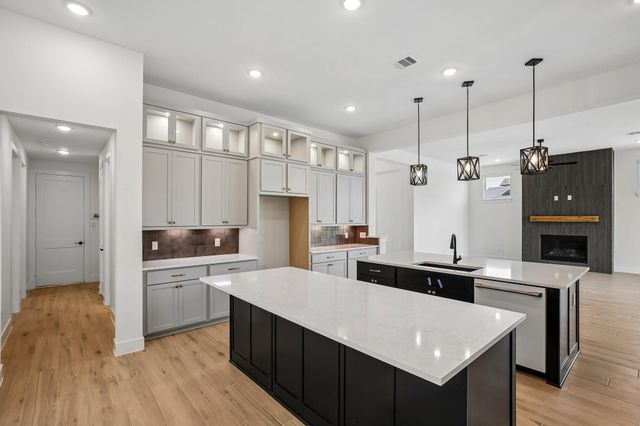 12051 Lake View Boulevard, Mont Belvieu, TX 77523