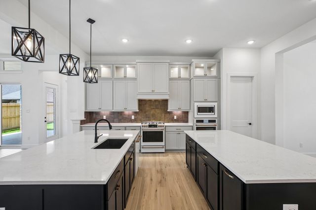 12051 Lake View Boulevard, Mont Belvieu, TX 77523