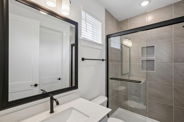 12051 Lake View Boulevard, Mont Belvieu, TX 77523