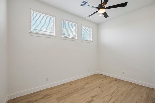 12051 Lake View Boulevard, Mont Belvieu, TX 77523