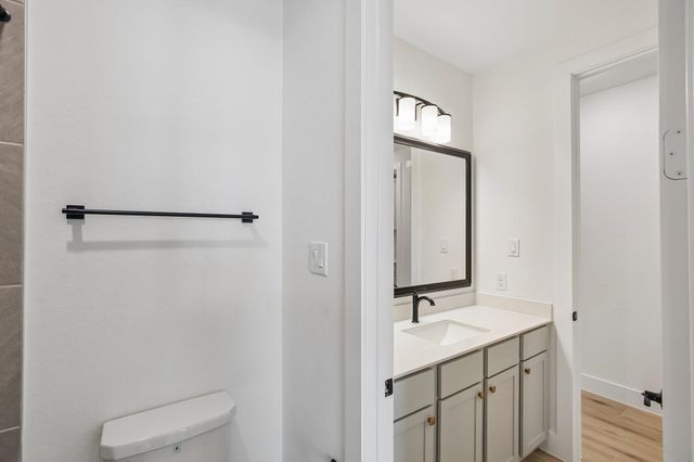 12051 Lake View Boulevard, Mont Belvieu, TX 77523
