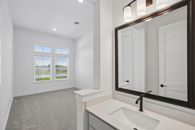 12051 Lake View Boulevard, Mont Belvieu, TX 77523
