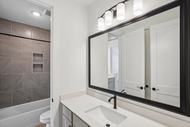 12051 Lake View Boulevard, Mont Belvieu, TX 77523