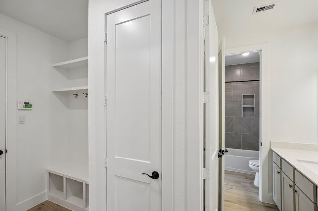12051 Lake View Boulevard, Mont Belvieu, TX 77523