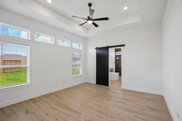12051 Lake View Boulevard, Mont Belvieu, TX 77523
