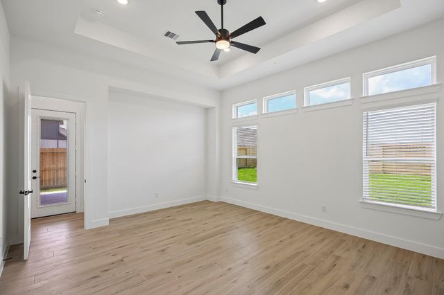 12051 Lake View Boulevard, Mont Belvieu, TX 77523