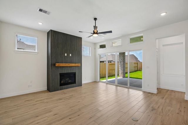 12051 Lake View Boulevard, Mont Belvieu, TX 77523