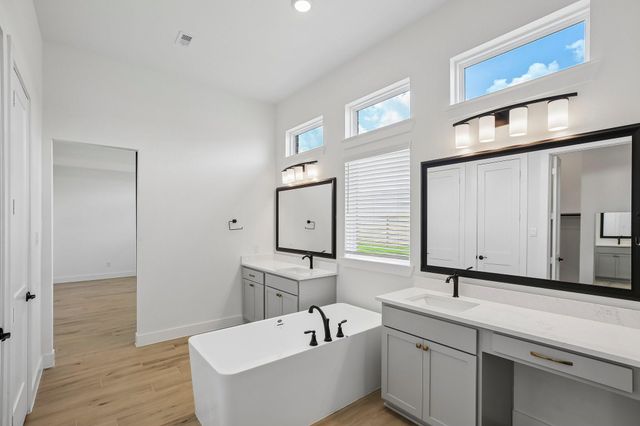 12051 Lake View Boulevard, Mont Belvieu, TX 77523