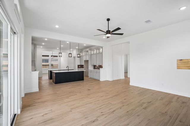 12051 Lake View Boulevard, Mont Belvieu, TX 77523