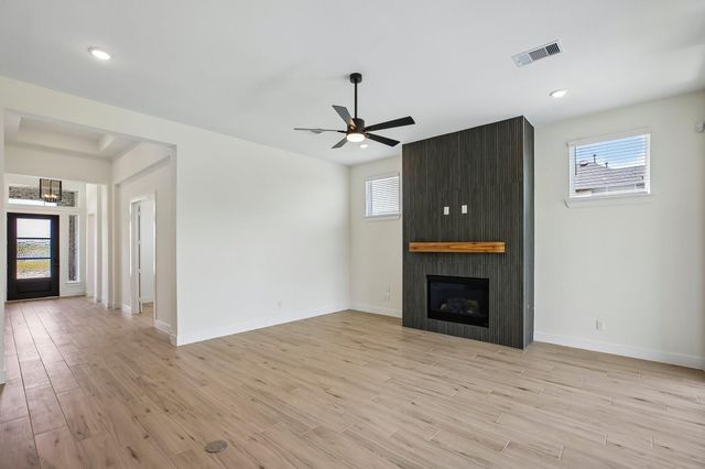 12051 Lake View Boulevard, Mont Belvieu, TX 77523