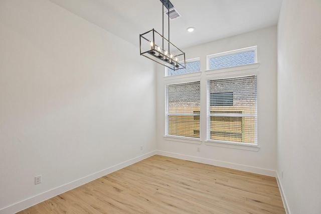 12051 Lake View Boulevard, Mont Belvieu, TX 77523