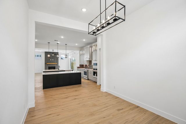 12051 Lake View Boulevard, Mont Belvieu, TX 77523
