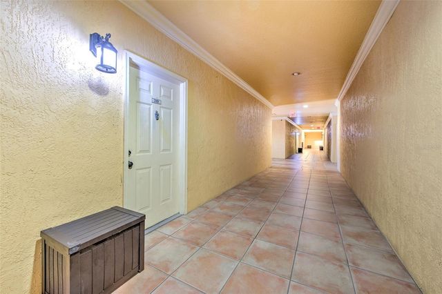 4323 BAYSIDE VILLAGE DRIVE 319, Tampa, FL 33615