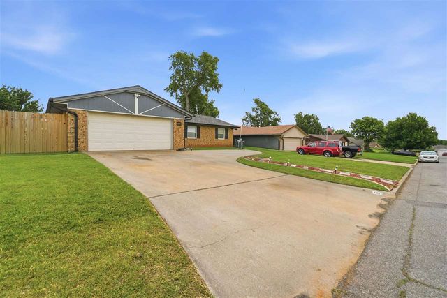7913 NW Concho Ave, Lawton, OK 73505