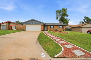 7913 NW Concho Ave, Lawton, OK 73505