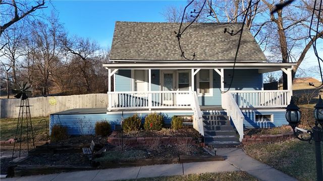 36 Logan Street, Leavenworth, KS 66048