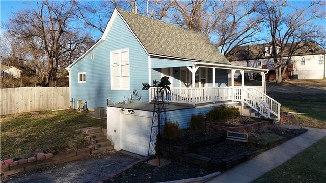 36 Logan Street, Leavenworth, KS 66048