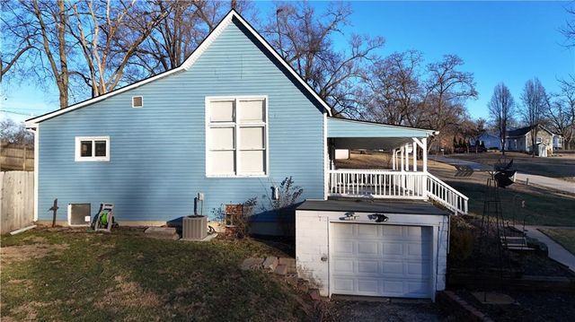36 Logan Street, Leavenworth, KS 66048