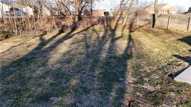 36 Logan Street, Leavenworth, KS 66048