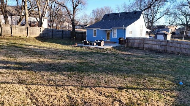 36 Logan Street, Leavenworth, KS 66048