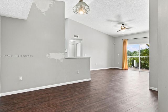 6976 SW 39th Street G304, Davie, FL 33314