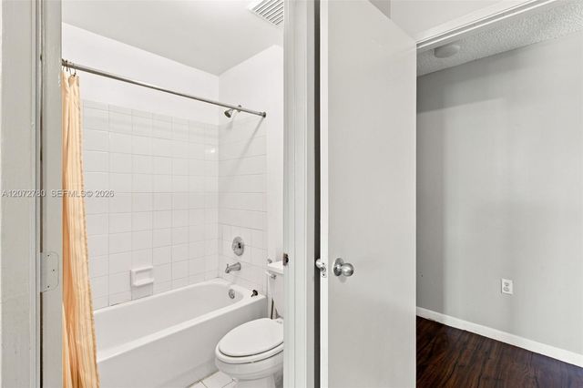 6976 SW 39th Street G304, Davie, FL 33314