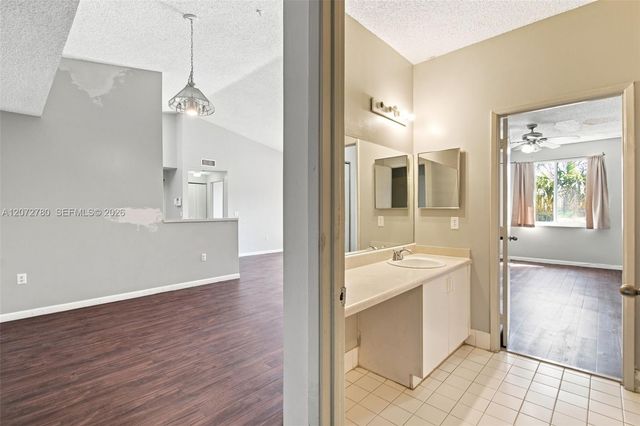 6976 SW 39th Street G304, Davie, FL 33314