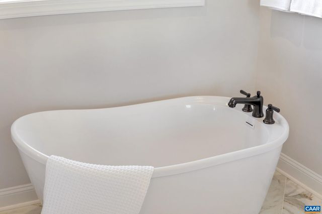 16 RED PINE DR, Zion Crossroads, VA 22942