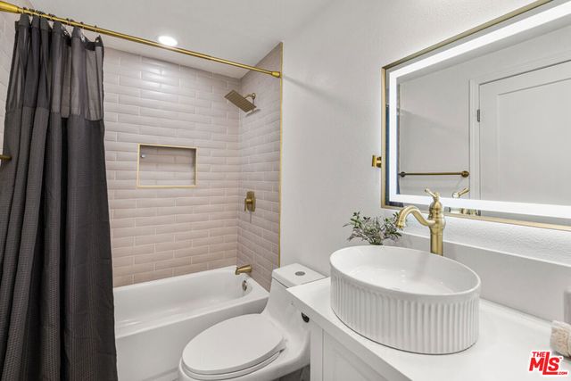 2313 Rynerson Court, Simi Valley, CA 93065