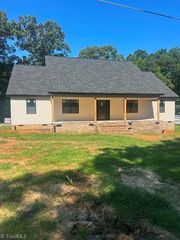 721 N Fayetteville Street, Liberty, NC 27298