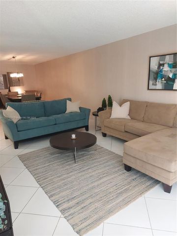 2401 Collins Ave 1107, Miami Beach, FL 33140