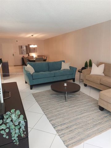 2401 Collins Ave 1107, Miami Beach, FL 33140