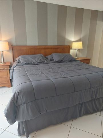 2401 Collins Ave 1107, Miami Beach, FL 33140