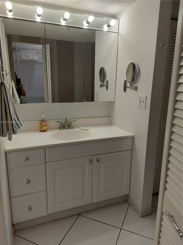 2401 Collins Ave 1107, Miami Beach, FL 33140