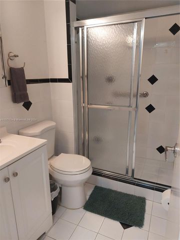 2401 Collins Ave 1107, Miami Beach, FL 33140