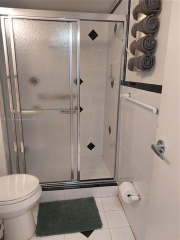 2401 Collins Ave 1107, Miami Beach, FL 33140