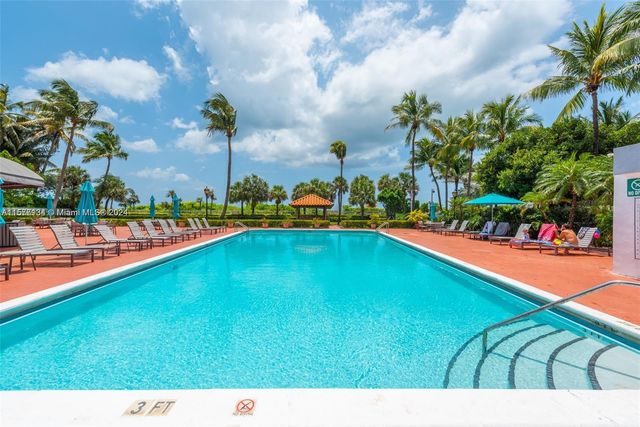 2401 Collins Ave 1107, Miami Beach, FL 33140