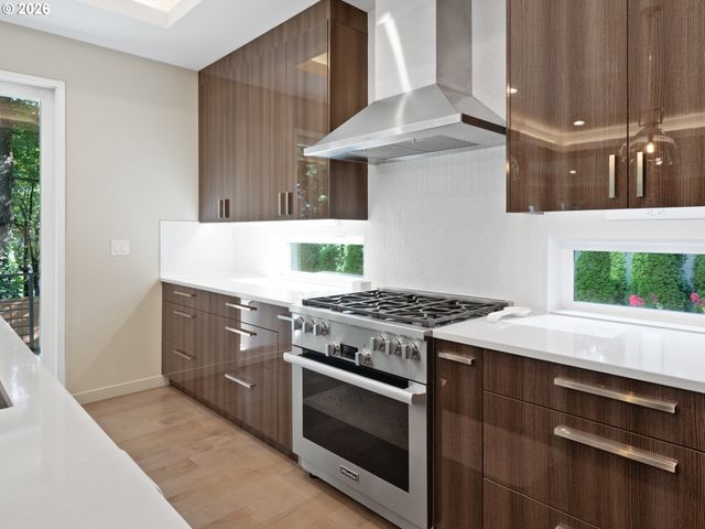 13344 BRIARWOOD Ln, Lake Oswego, OR 97034