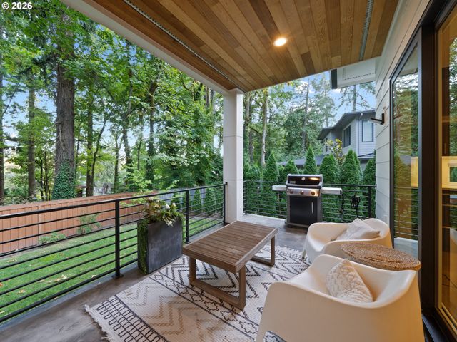 13344 BRIARWOOD Ln, Lake Oswego, OR 97034