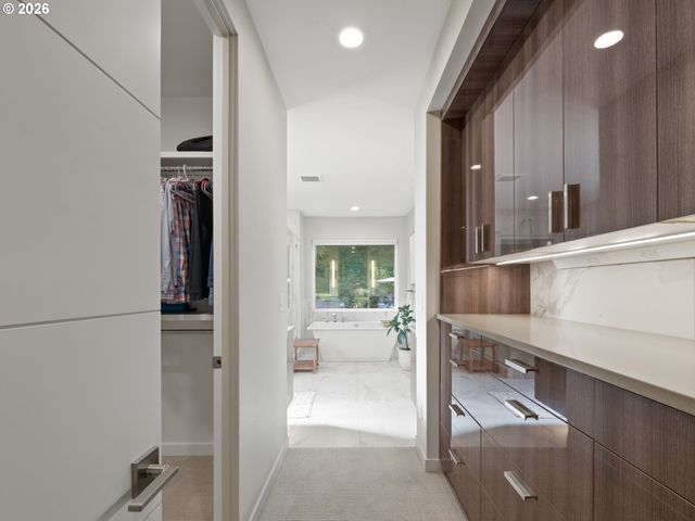 13344 BRIARWOOD Ln, Lake Oswego, OR 97034