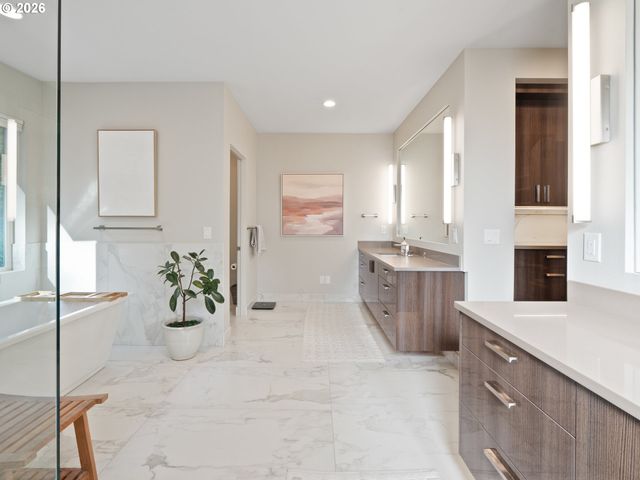 13344 BRIARWOOD Ln, Lake Oswego, OR 97034
