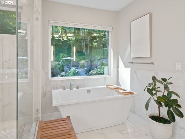 13344 BRIARWOOD Ln, Lake Oswego, OR 97034
